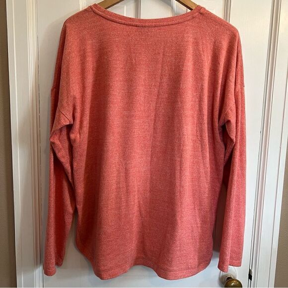 St. John’s Bay soft pink sweater with button sides - Picture 2 of 6